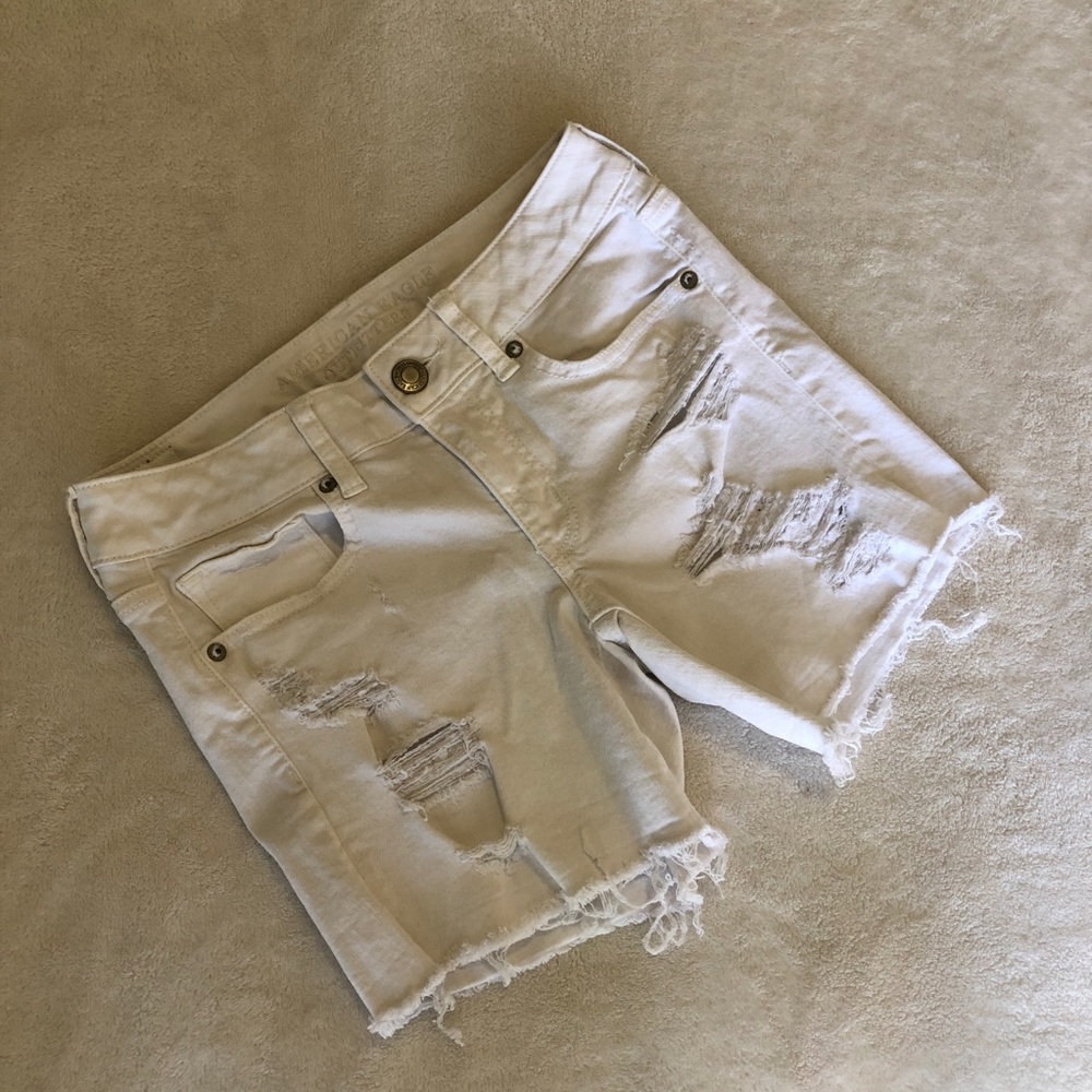 American Eagle white shorts